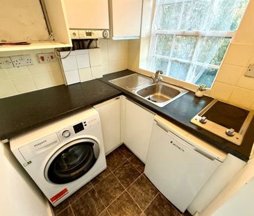 1 Bedroom Flat / Apartment - Bank Street, Bishops Waltham - Photo 4