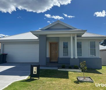 Stunning Large 4 Bedroom Home in Huntlee! - Photo 1