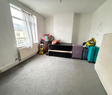 Rayleigh Road, Penn Fields, Wolverhampton - Photo 2