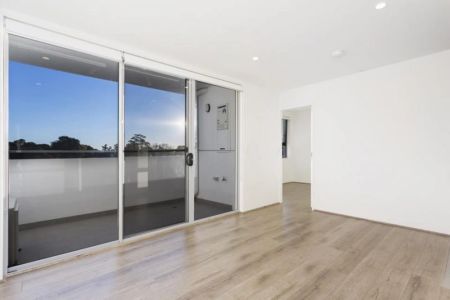 Modern and Sophisticated One Bedroom Apartment - Photo 5