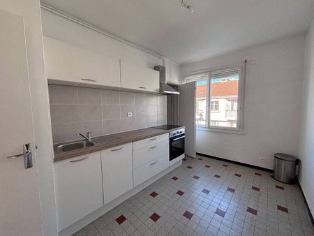 Location Appartement 3 pièces 73m² GRENOBLE 38000 - Photo 2