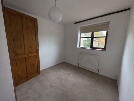 2 bedroom end of terrace house to rent - Photo 3