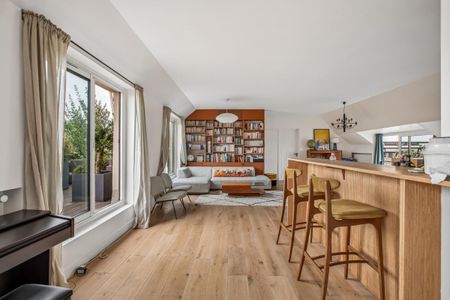 Location Appartement 3 pièces 98m² PARIS 9ème - Photo 2