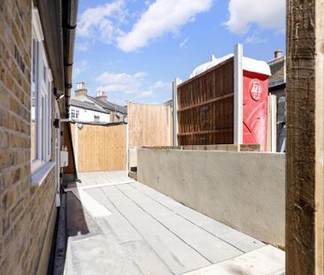 2 bedroom semi-detached house to rent - Photo 4
