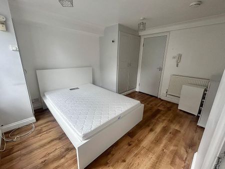 Studio to rent - Photo 3