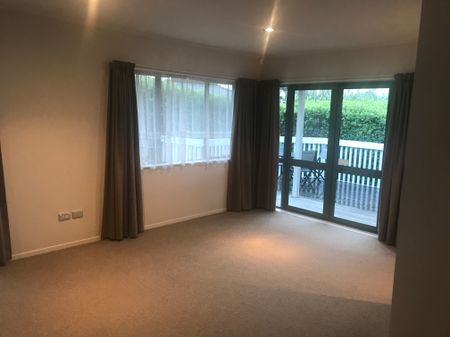 33 The Glade South, Pukekohe - Photo 2