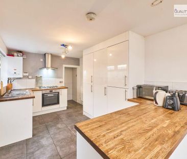 1 bedroom in a house share to rent - Photo 2