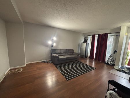 For Lease - 511 Admiral Drive Unit# 17, London East, Ontario - Photo 2