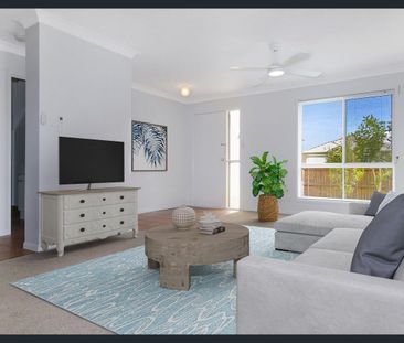 Comfortable & Spacious 4 Bedroom Home - Photo 1