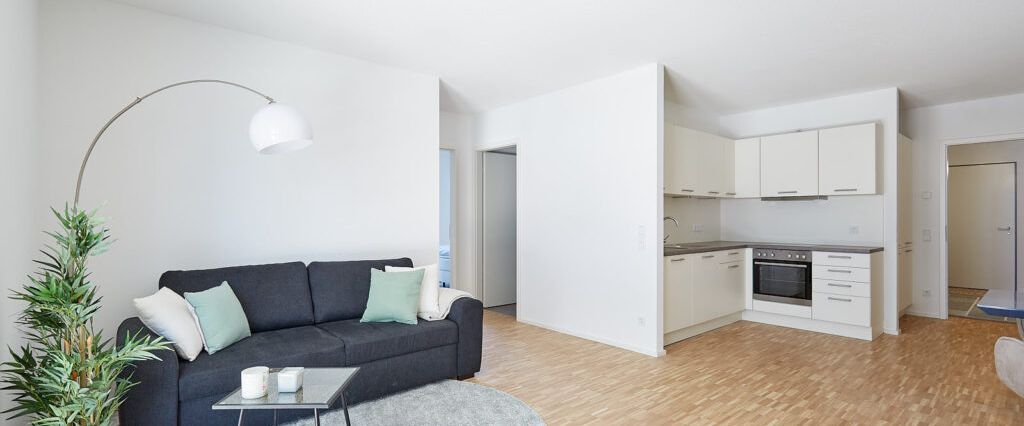 Helle 4 Zimmer Wohnung mit Balkon zu vermieten! - Photo 1