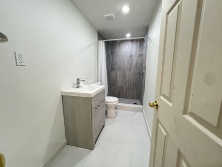 For Lease - 62 Mcclenny Drive Unit# lower 2, Aurora, Ontario - Photo 4