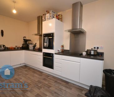 6 bed Mid Terraced House for Rent - Photo 5