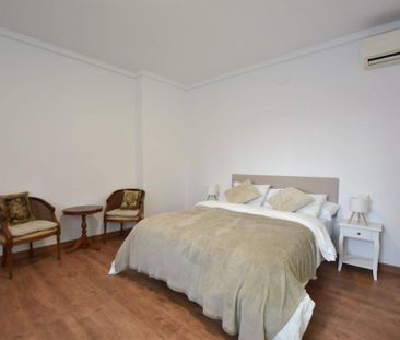 Luxury 6 room Detached House for rent in Granada, Spain - Photo 4