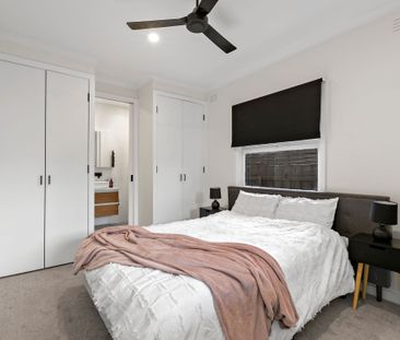 Chic Modern Living in the Frankston High School Zone - Photo 3