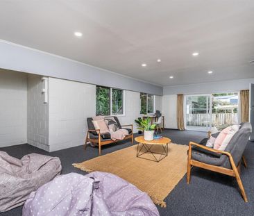 52 Kiwi Crescent, Tawa - Photo 4