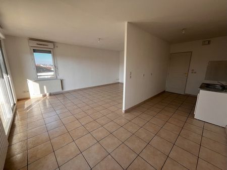 Location Appartement 3 pièces 70m² - Photo 2