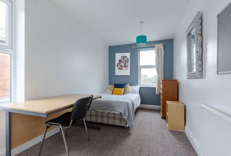 4 bedroom terraced house to rent - Photo 5