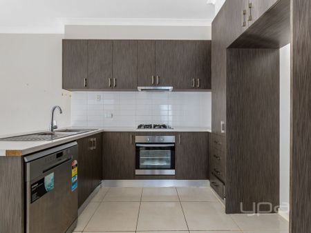 Low-Maintenance 3 Bedroom Unit! - Photo 2