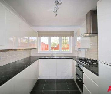 Christopher Close, Hornchurch, RM12 - Photo 6