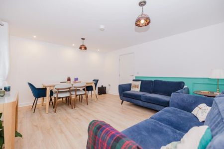 3 bedroom end of terrace house to rent - Photo 3