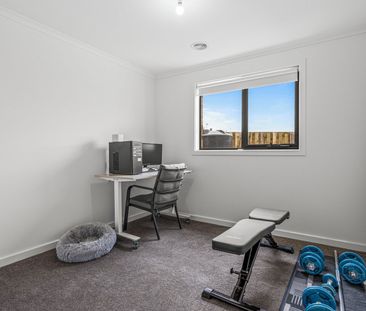 Modern, Low-Maintenance Living in a Convenient Location - Photo 4