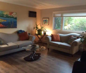 Updated inner city | 3 - 10A St NW, Calgary - Photo 1