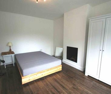 4 bedroom terraced house to rent - Photo 5