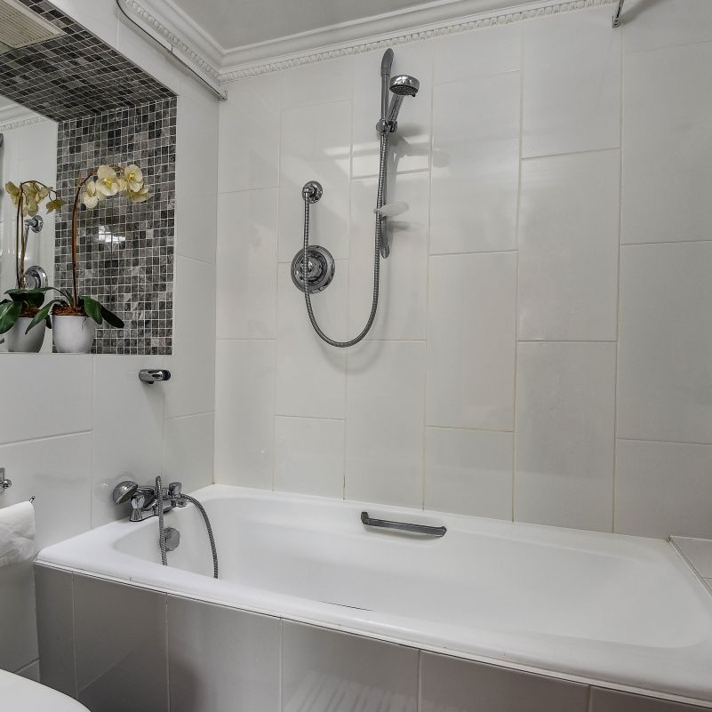 Onslow Gardens, London, SW7 - Photo 1