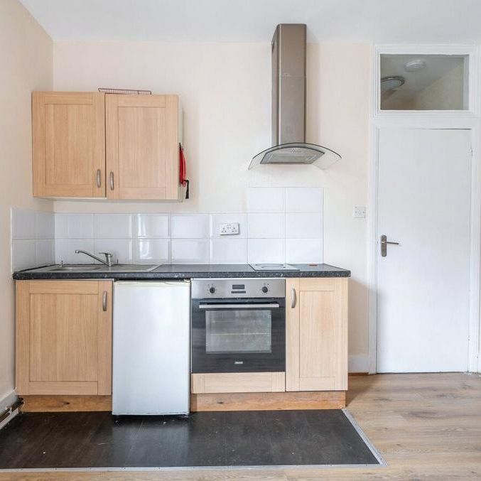 Studio to rent - Photo 1