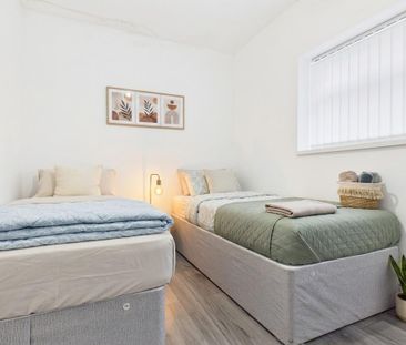 4 bedroom end of terrace house to rent - Photo 6