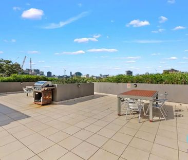 Chippendale - Photo 4