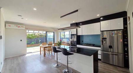 Hobsonville, 4 Bedrooms, $880 - Photo 4