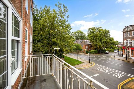 Neutrally decorated and well maintained two bedroom first floor flat, centrally located for Northwood station and shops. - Photo 5