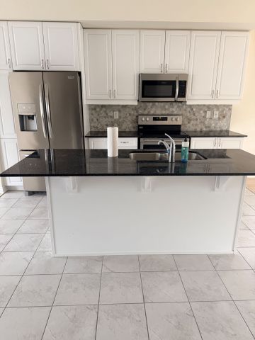 For Lease - 24 Windflower Way, Whitby, Ontario - Photo 4