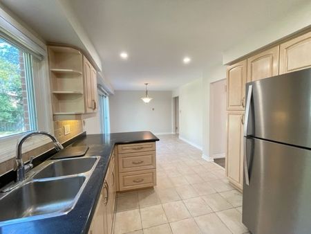 For Lease - 743 Fieldstone Road, Mississauga, Ontario - Photo 2