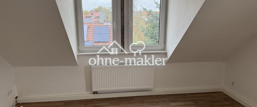 Dachgeschoss, 3 Zimmer, Südbalkon, Blick ins Grüne, frisch kernsaniert - Foto 1