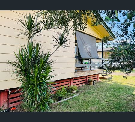 18 McCOOL Street, Moranbah, Qld 4744 - Photo 3