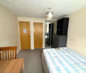 2 bedroom Flat To Let - Photo 5