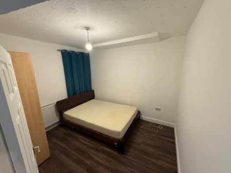 2 Bed Terraced House, Cecil Road, HA3 - Photo 3