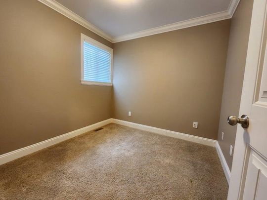 Spacious and Homey Five Bedroom House in a Great Neighborhood - Photo 1