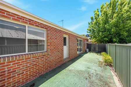 COSY TWO BEDROOM UNIT LOCATED IN SEBASTOPOL - Photo 3