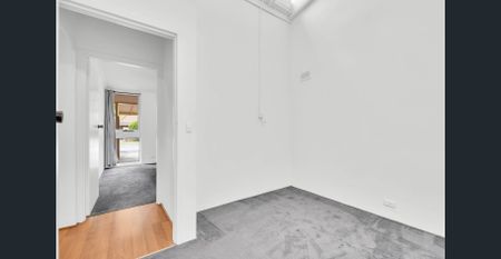 Easy-Care Unit Offering an Exceptional Lifestyle! - Photo 4