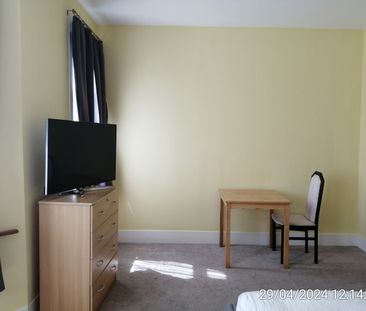 Room in a Shared House, Thorold Road, IG1 - Photo 2