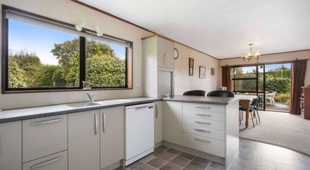 Executive Living Between Waihi & Waihi Beach - Photo 2