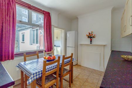 4 Bed Terraced House, Landseer Road, N19 - Photo 3