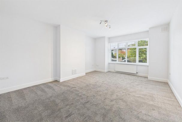 3 bedroom flat to rent - Photo 1