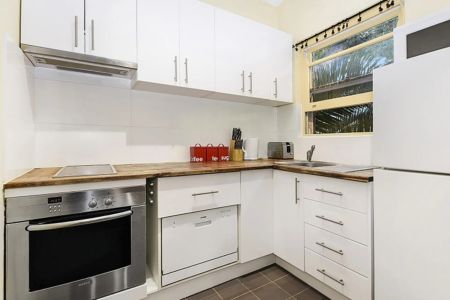 Studio in the perfect location - Photo 3