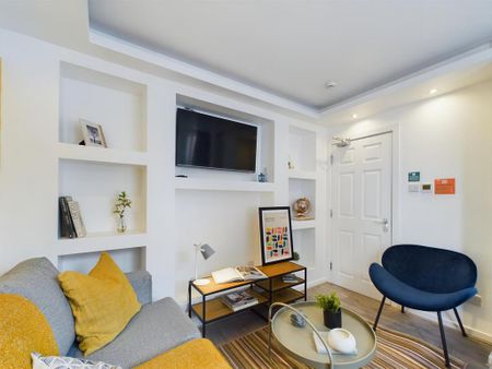 6 bedroom house to rent - Photo 2