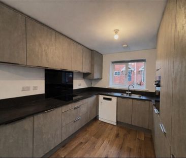 4 bedroom semi-detached house to rent - Photo 5