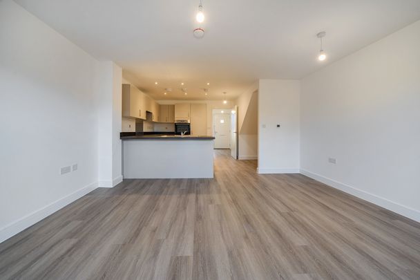 Throwster Drive, Sudbury - Photo 1